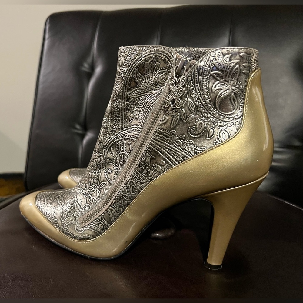 Modern Vintage Zamara Platinum heeled Ankle boots size 40=8